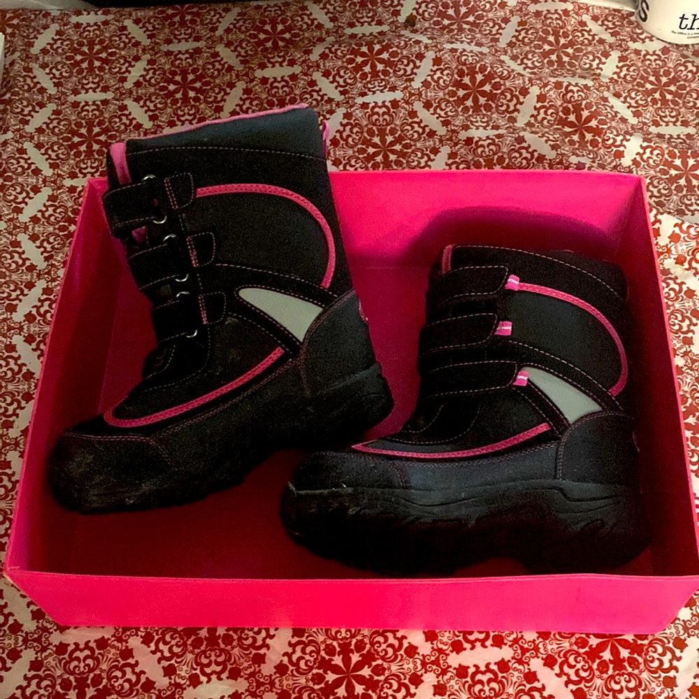 Girls Snow boots!